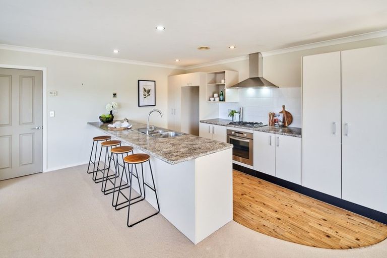 Photo of property in 64 Te Puia Drive, Aotea, Porirua, 5024