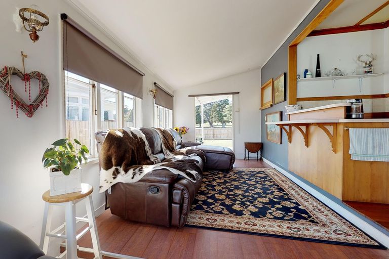 Photo of property in 20 Racecourse Road, Waiuku, 2123