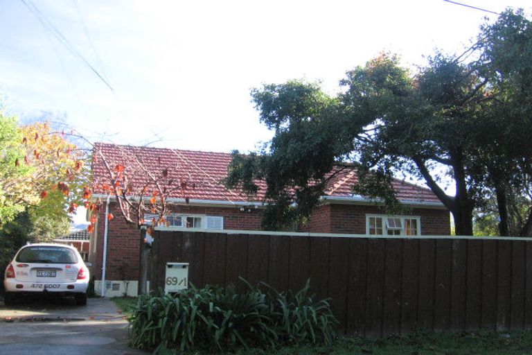 Photo of property in 2/69 Pohutukawa Street, Woburn, Lower Hutt, 5011