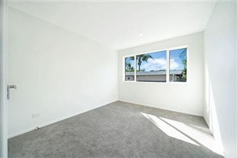 Photo of property in 24c Pipitea Place, Massey, Auckland, 0614