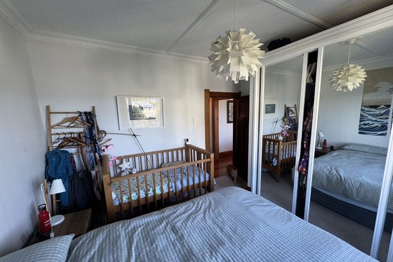 Photo of property in 16 Hungerford Road, Lyall Bay, Wellington, 6022