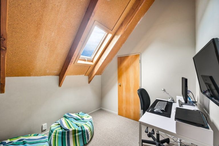 Photo of property in 22 Whiting Crescent, Greenmeadows, Napier, 4112