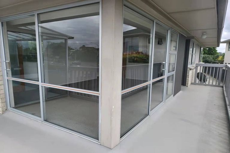 Photo of property in 832 East Coast Road, Oteha, Auckland, 0630