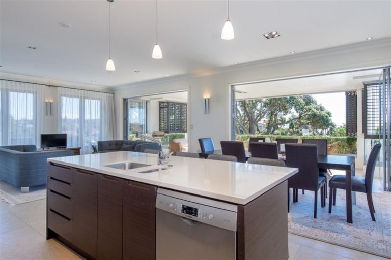 Photo of property in 2/70 Kitchener Road, Milford, Auckland, 0620