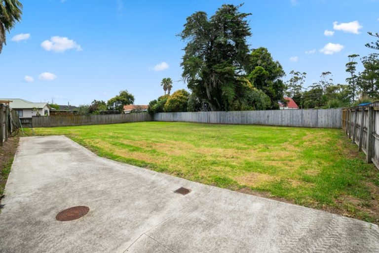 Photo of property in 14 Aitkenhead Court, Parakai, 0830