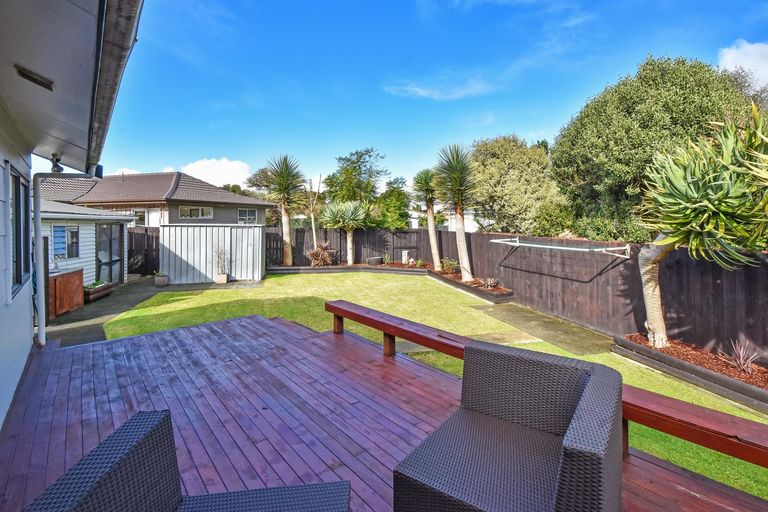 Photo of property in 16 Pinehurst Place, Wattle Downs, Auckland, 2103