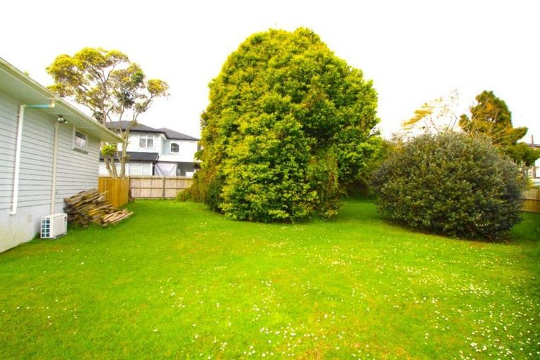Photo of property in 540a Glenfield Road, Glenfield, Auckland, 0629