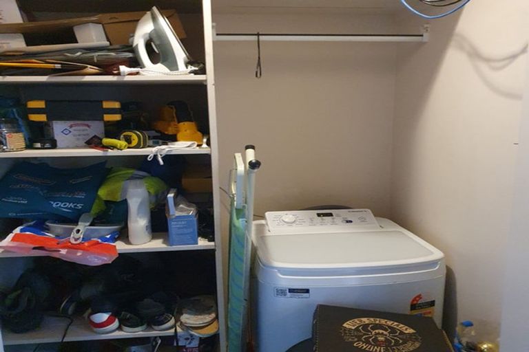 Photo of property in Grandstand Apartments, 4/80 Kent Terrace, Mount Victoria, Wellington, 6011