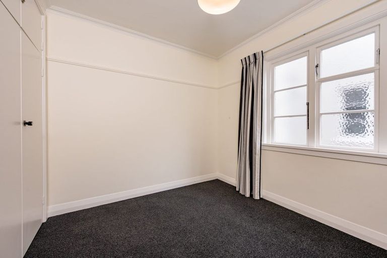 Photo of property in Ionian Flats, 123-125 Brougham Street, Mount Victoria, Wellington, 6011