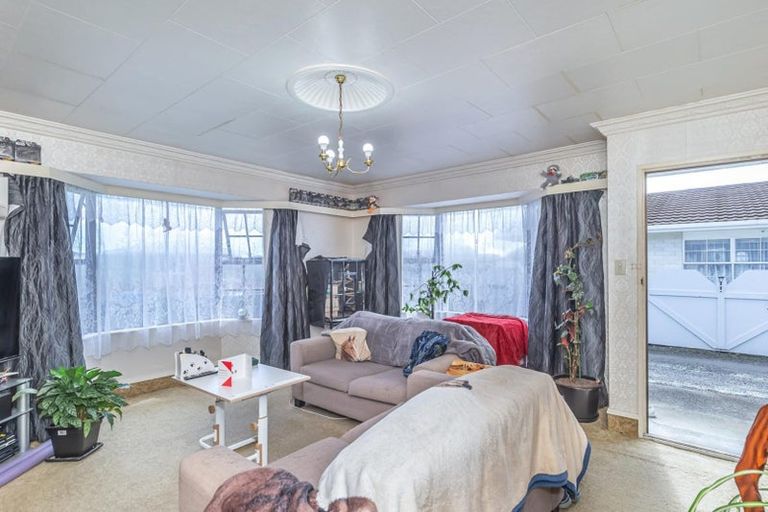 Photo of property in 102 Winchester Street, Levin, 5510