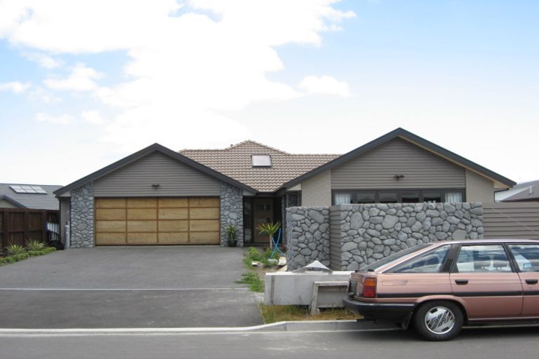 Photo of property in 27 Foresters Crescent, Parklands, Christchurch, 8083