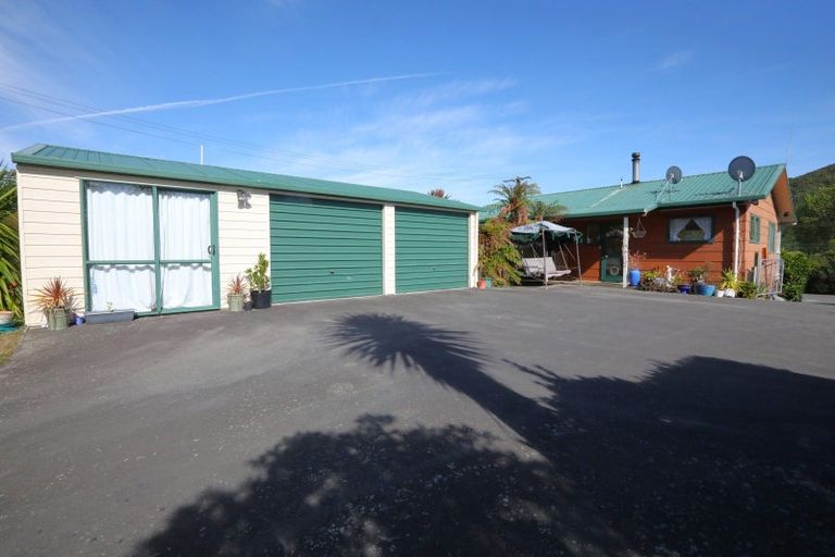Photo of property in 246 Waikawa Road, Waikawa, Picton, 7220