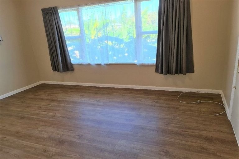 Photo of property in 13 Emirau Place, Glenfield, Auckland, 0629