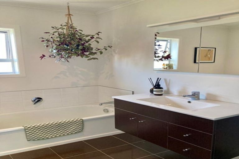 Photo of property in 1/37 Wolsley Avenue, Milford, Auckland, 0620