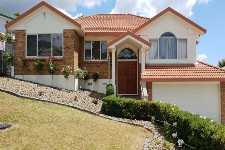 Photo of property in 37 Goldfinch Rise, Unsworth Heights, Auckland, 0632