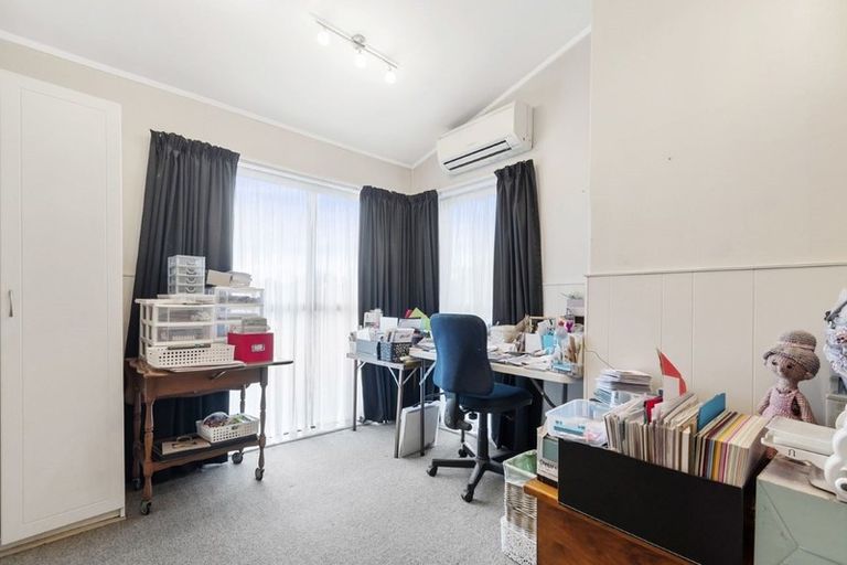 Photo of property in 71 Ray Small Drive, Pahurehure, Papakura, 2113