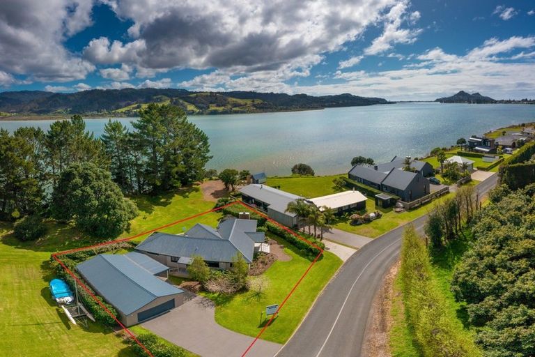Photo of property in 79 Tangiteroria Lane, Pauanui, Hikuai, 3579