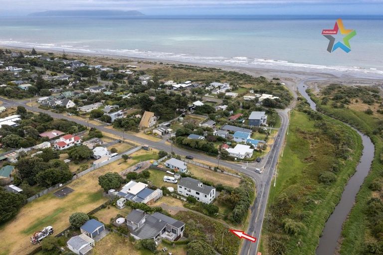 Photo of property in 341 Te Horo Beach Road, Te Horo Beach, Otaki, 5581