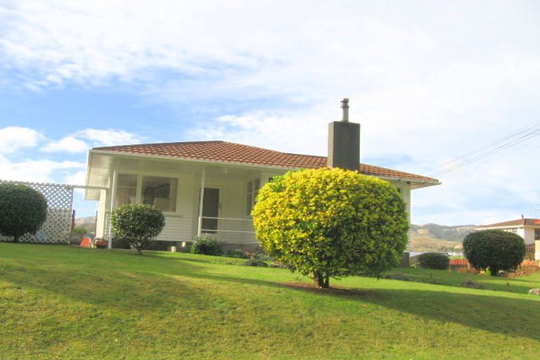 Photo of property in 20 Franklyn Road, Tawa, Wellington, 5028