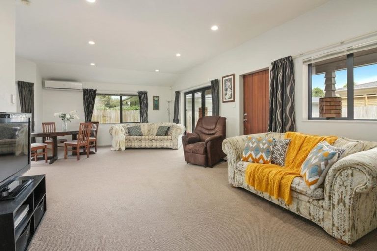 Photo of property in 15a Callis Avenue, Opaheke, Papakura, 2113