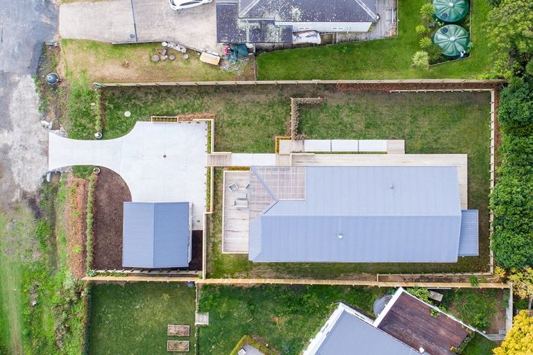 Photo of property in 21 Cambridge Road, Riverhead, 0820