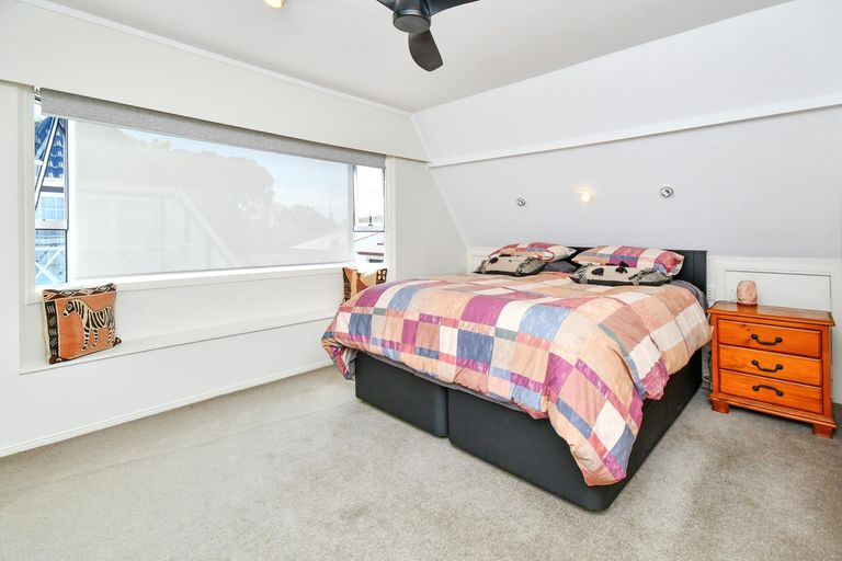 Photo of property in 6 Oakland Avenue, Papatoetoe, Auckland, 2025