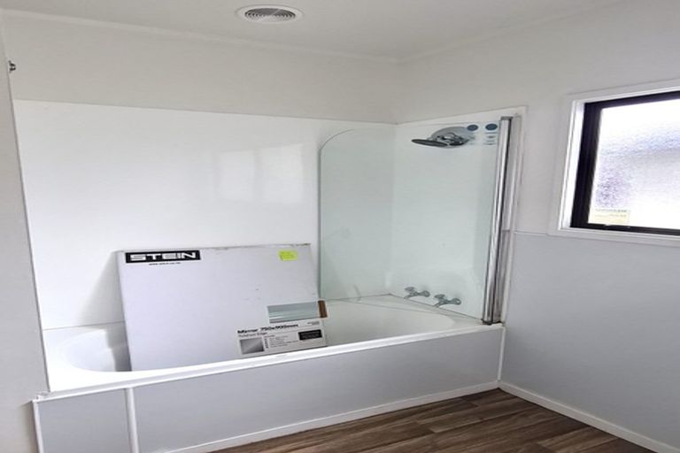 Photo of property in 16 Southview Place, Wattle Downs, Auckland, 2102