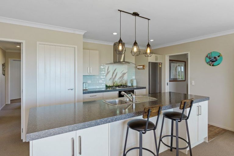 Photo of property in 52 Harakeke Road, Te Horo, Otaki, 5581