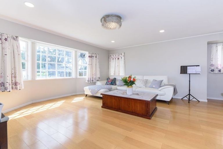 Photo of property in 17 Medina Place, Half Moon Bay, Auckland, 2012