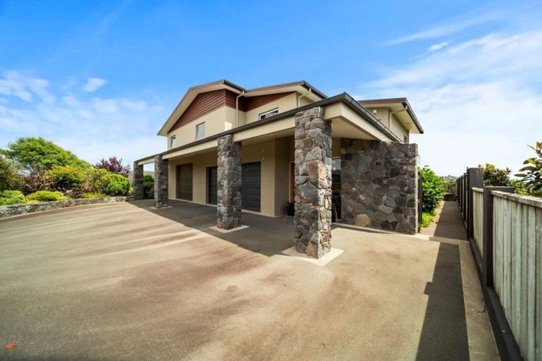 Photo of property in 9 Manukaka Heights, Hurdon, New Plymouth, 4310