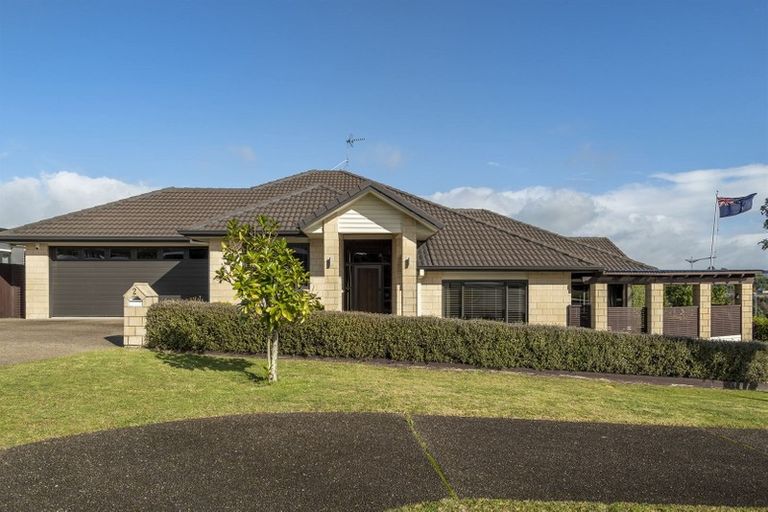 Photo of property in 2 Crater Close, Pyes Pa, Tauranga, 3112