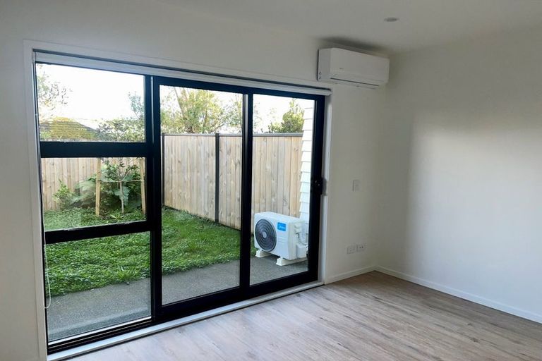 Photo of property in 16 Rauemi Way, Te Atatu South, Auckland, 0610