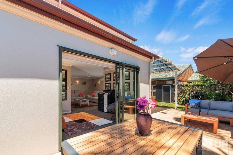 Photo of property in 57 Wiseley Road, West Harbour, Auckland, 0618