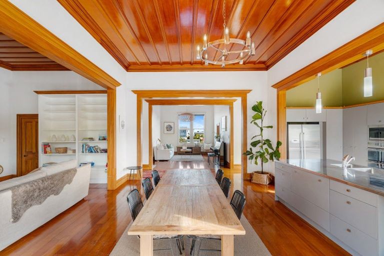 Photo of property in 6 Thompson Road, Bluff Hill, Napier, 4110