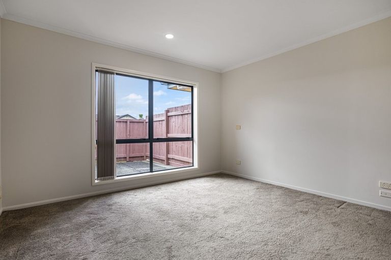 Photo of property in 13 Attymon Lane, East Tamaki, Auckland, 2016