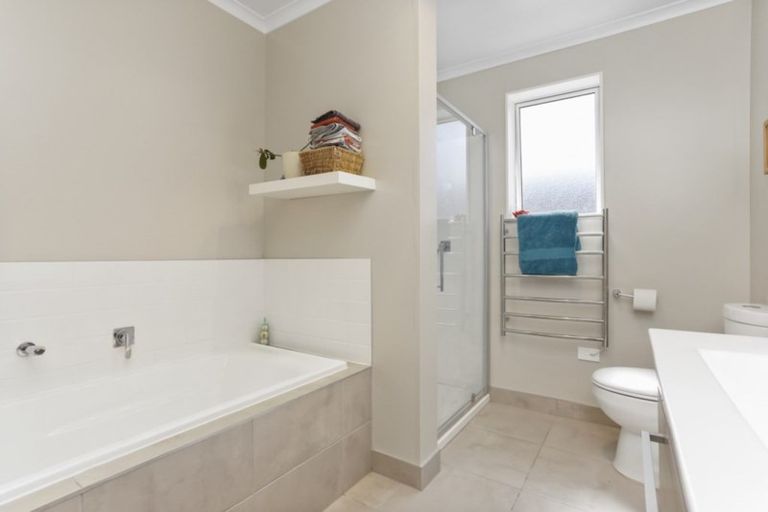 Photo of property in 2 Kotuku Lane, Hobsonville, Auckland, 0616