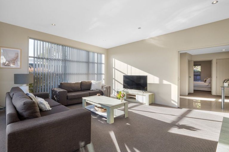 Photo of property in 73 Beach Road, North New Brighton, Christchurch, 8083