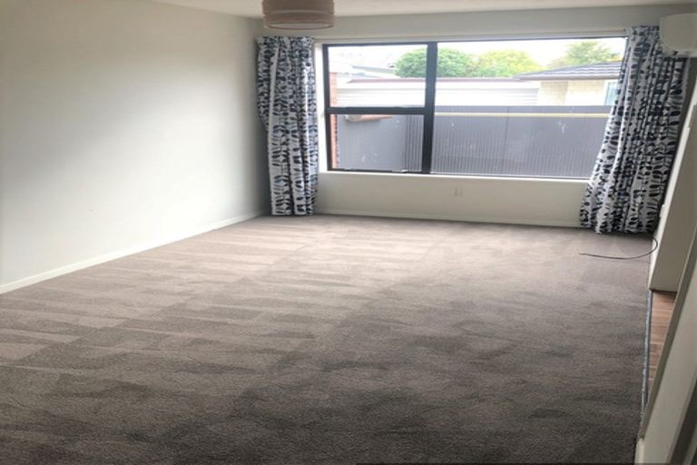 Photo of property in 2/11 Siska Place, Upper Riccarton, Christchurch, 8041