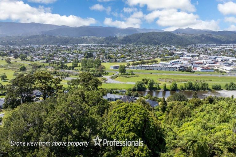 Photo of property in 61 Riverstone Drive, Riverstone Terraces, Upper Hutt, 5018