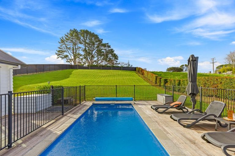 Photo of property in 72 Vaughans Road, Long Bay, Albany, 0792