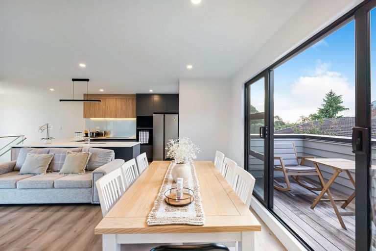 Photo of property in 7c Catalina Crescent, Forrest Hill, Auckland, 0620