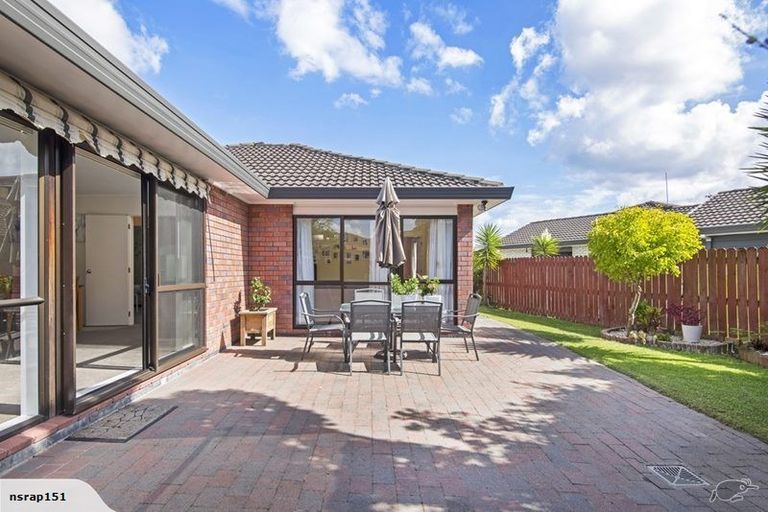Photo of property in 3b Mirabell Place, Golflands, Auckland, 2013