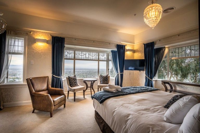 Photo of property in 141 Hackthorne Road, Cashmere, Christchurch, 8022