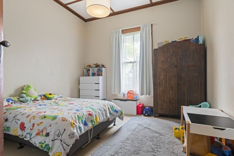 Photo of property in 35 Ross Street, Woodville, 4920