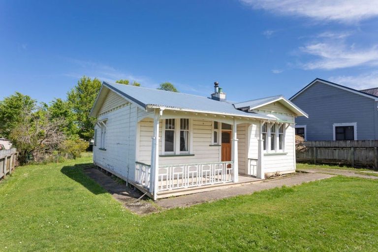 Photo of property in 10 Tennyson Street, Dannevirke, 4930