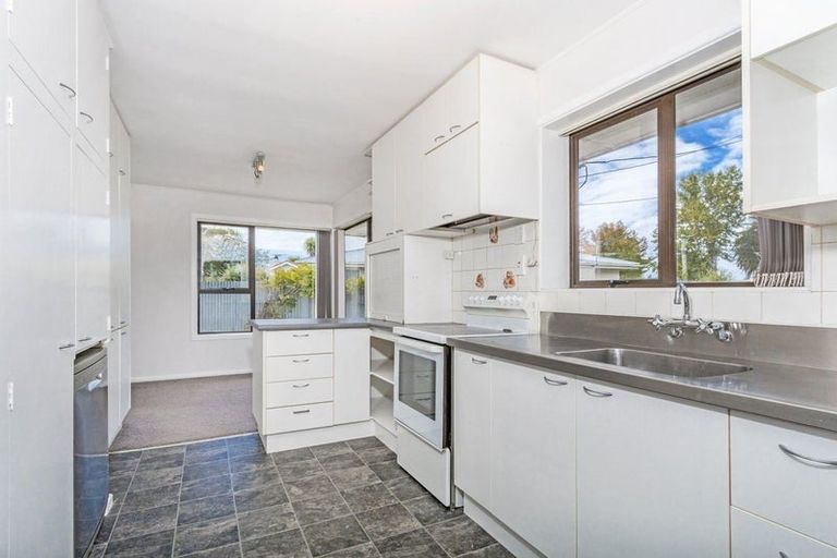 Photo of property in 9 Hannah Place, Redwood, Christchurch, 8051