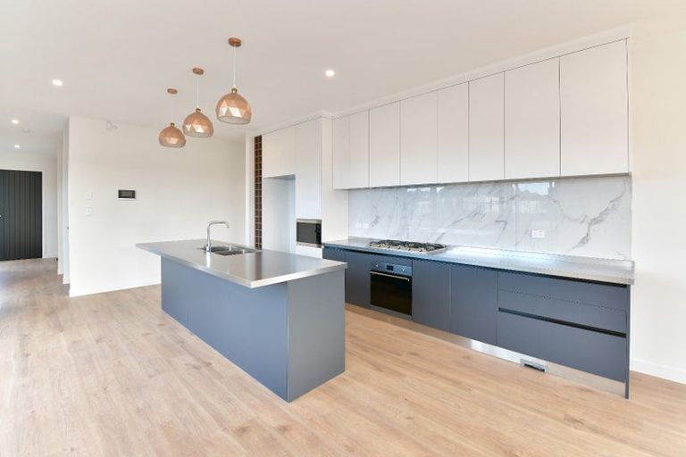 Photo of property in 15 Makenu Crescent, Wainui, Silverdale, 0992