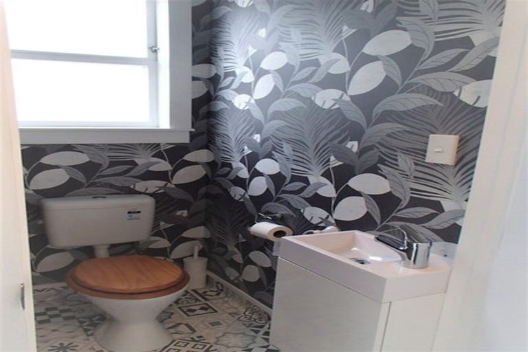 Photo of property in 15 Ada Street, Hokowhitu, Palmerston North, 4410