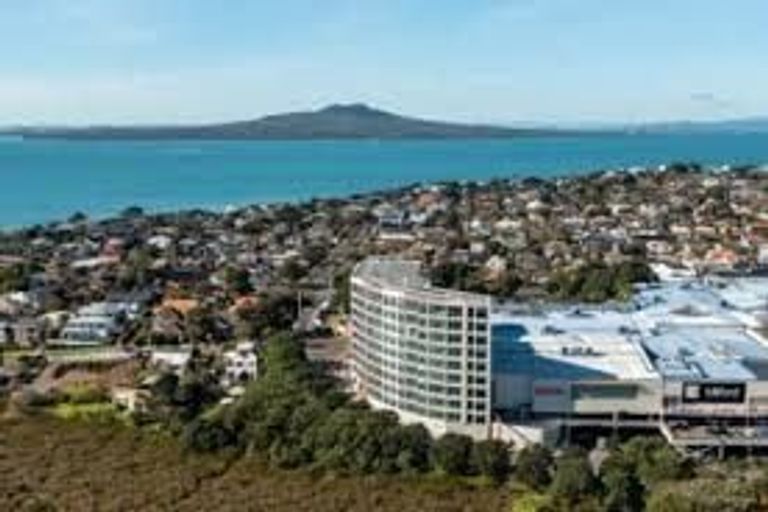 Photo of property in 30 Heathcote Road, Castor Bay, Auckland, 0620