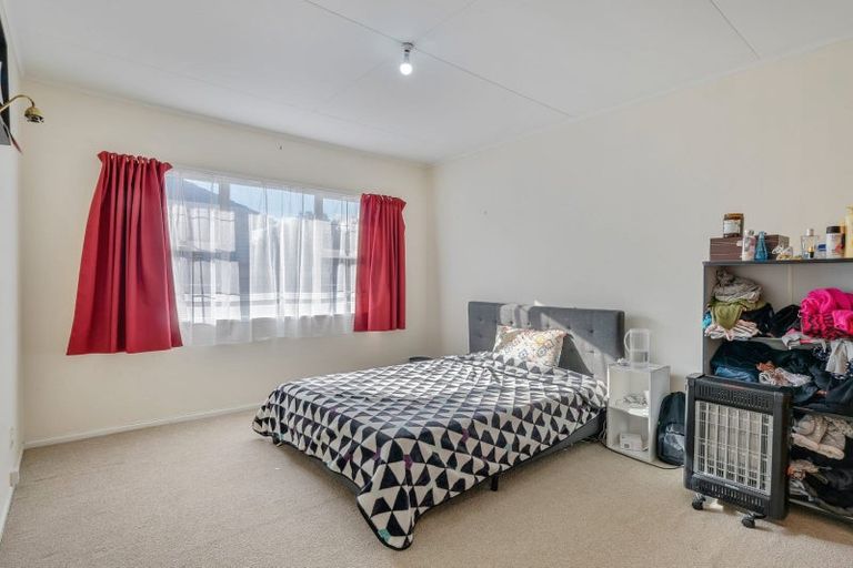 Photo of property in 2/14 Fuller Grove, Woburn, Lower Hutt, 5010
